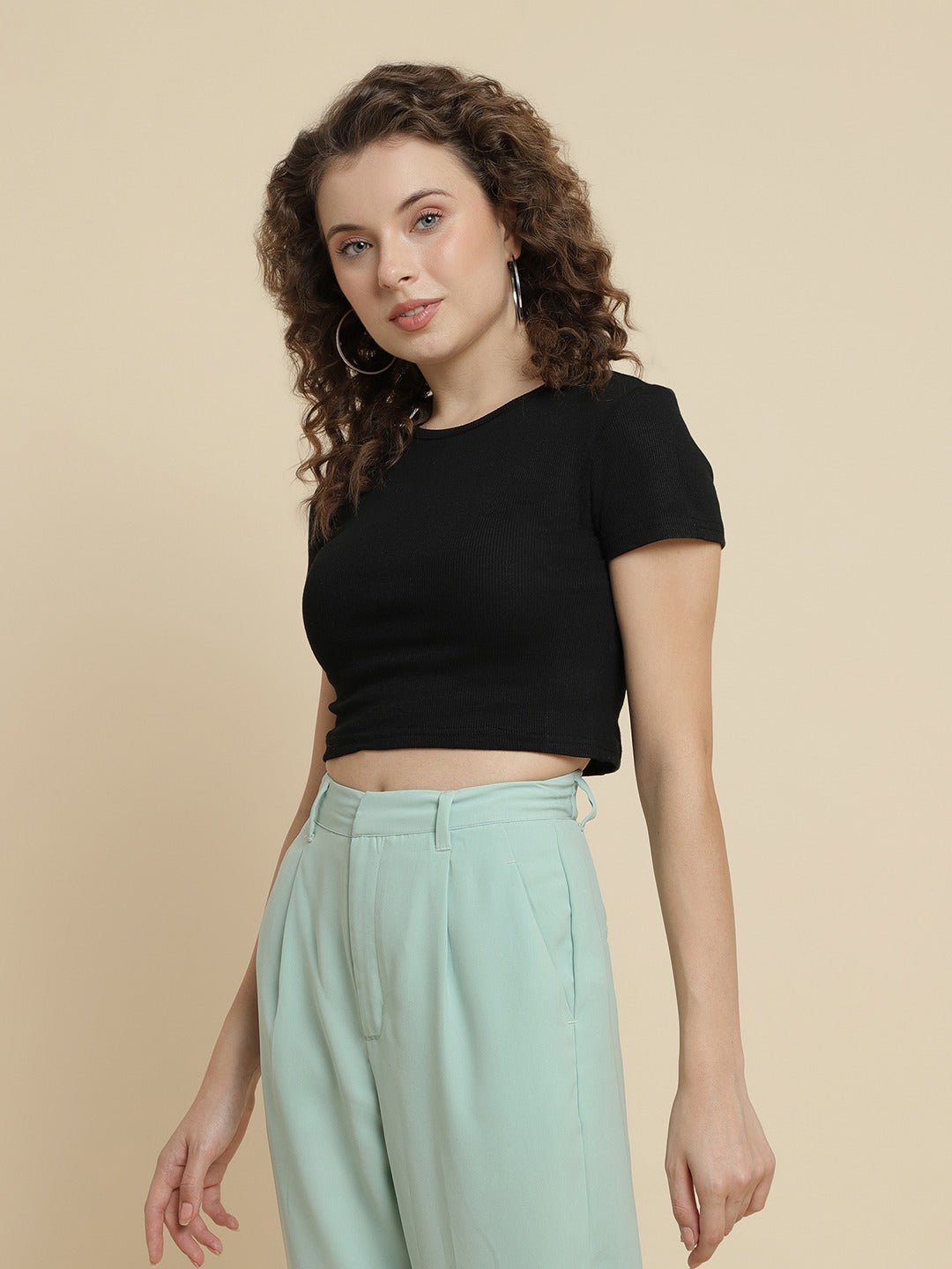Unaone Black Crop Top