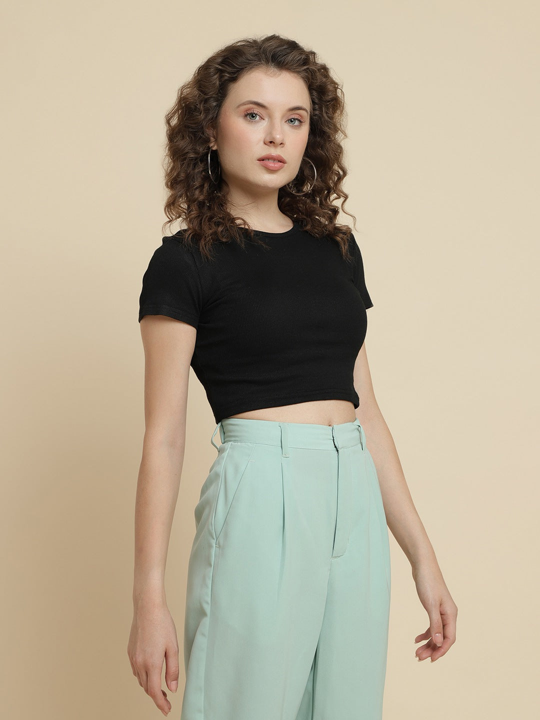 Unaone Black Crop Top
